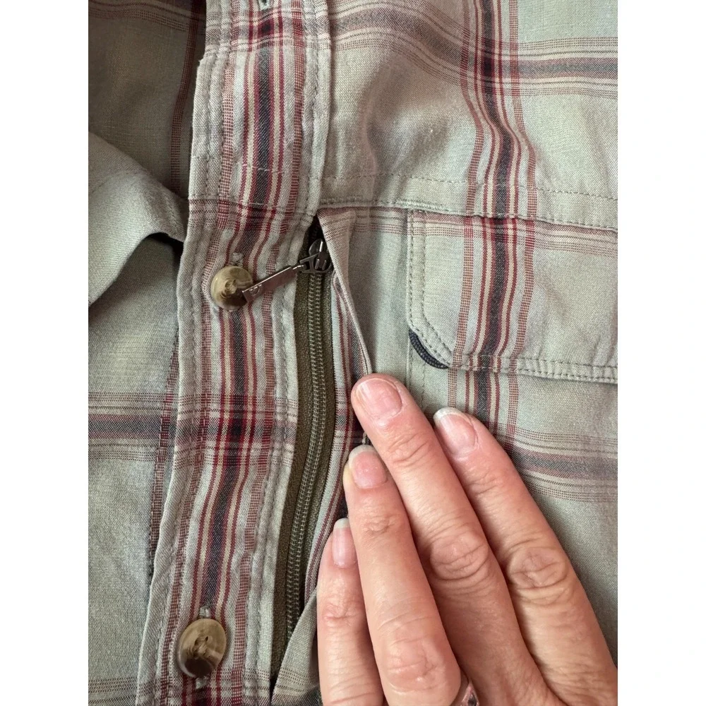 North Face Plaid Fishing Hiking Shirt XL Back Vent Mesh Button Down Zip Pocket